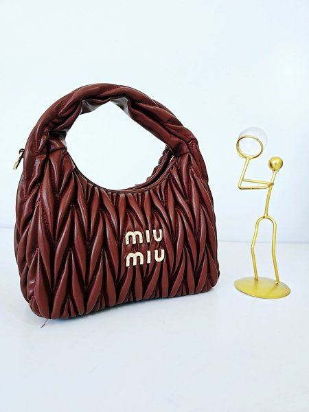 شنطة ماركة miu miu