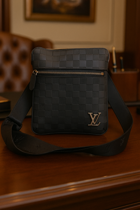 باوتش شبابي ماركة LV