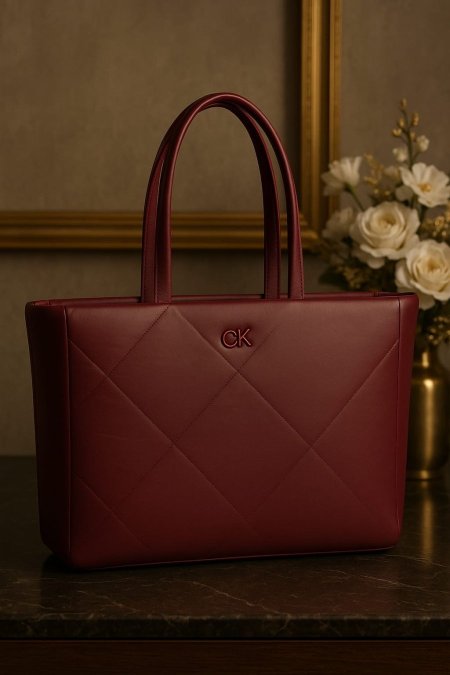 شنطة ماركة Calvin Klein قاعده ٤٠ سم ارتفاع ٢٧ سم