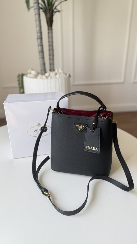 شنطة - Prada Painer / شامل علبة الشركة