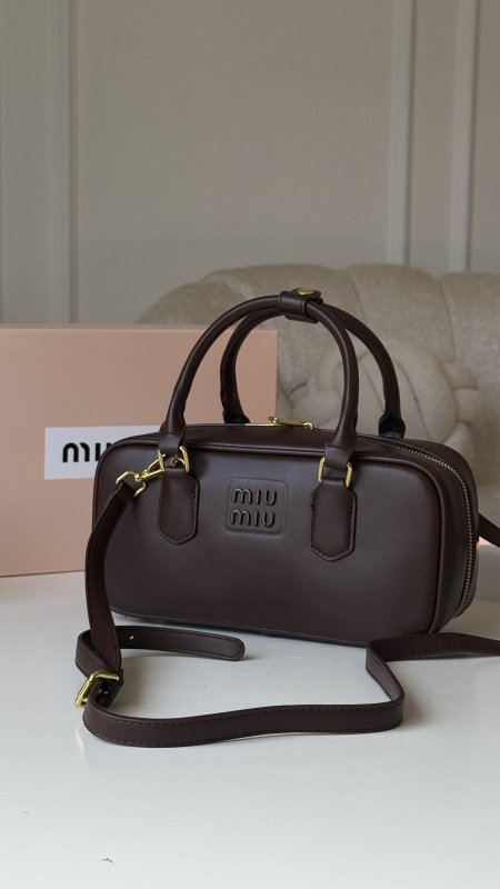 شنطة - Miu Miu / شامل علبة