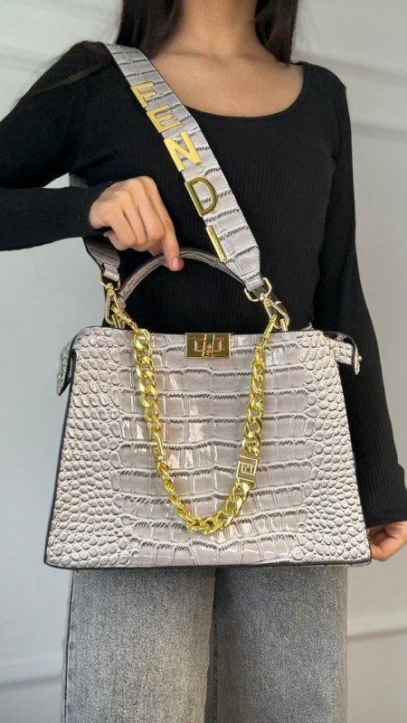 شنطة - Fendi / كواليتي ماستر شامل الاكسسوار